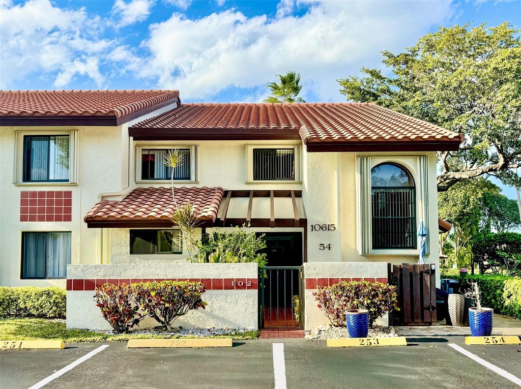 10615 Ocean Palm Way 102, Boynton Beach, FL 33437