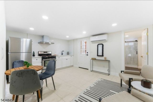 53 Jewett Ave, Jersey City, NJ 07304