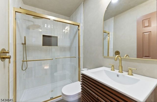 53 Jewett Ave, Jersey City, NJ 07304
