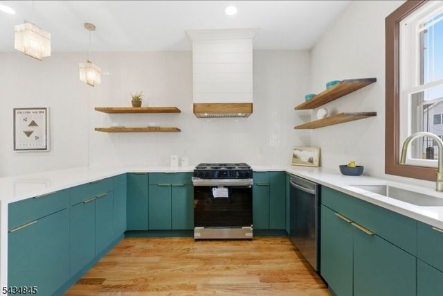 53 Jewett Ave, Jersey City, NJ 07304