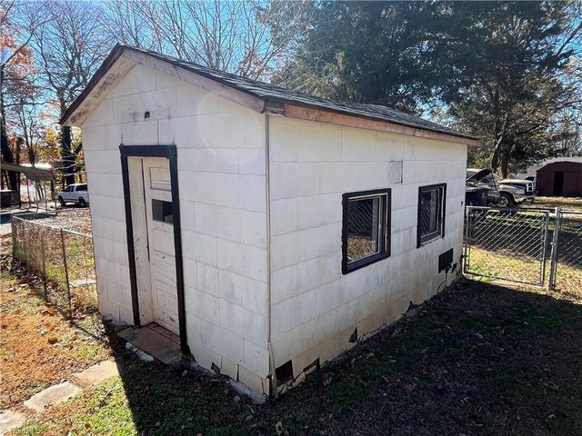 3912 Overdale Road, Winston-salem, NC 27107