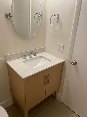 215 Lake Pointe Dr 109, Oakland Park, FL 33309