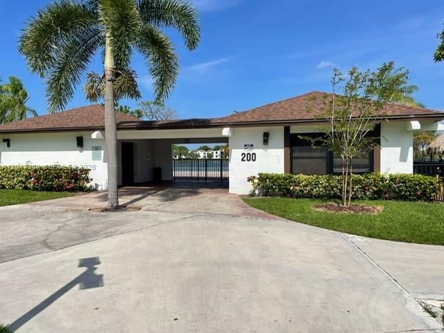 215 Lake Pointe Dr 109, Oakland Park, FL 33309