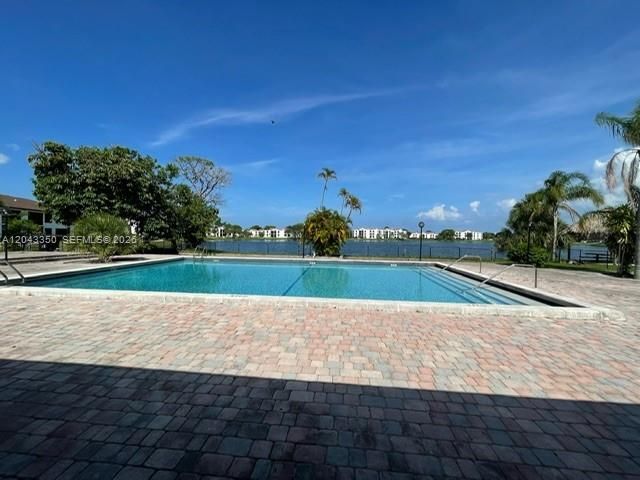 215 Lake Pointe Dr 109, Oakland Park, FL 33309