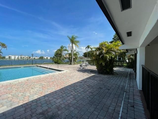 215 Lake Pointe Dr 109, Oakland Park, FL 33309