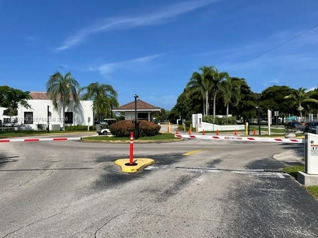 215 Lake Pointe Dr 109, Oakland Park, FL 33309