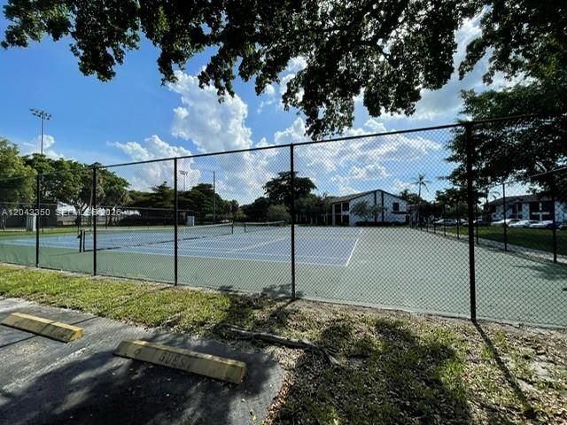 215 Lake Pointe Dr 109, Oakland Park, FL 33309