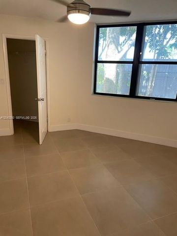 215 Lake Pointe Dr 109, Oakland Park, FL 33309