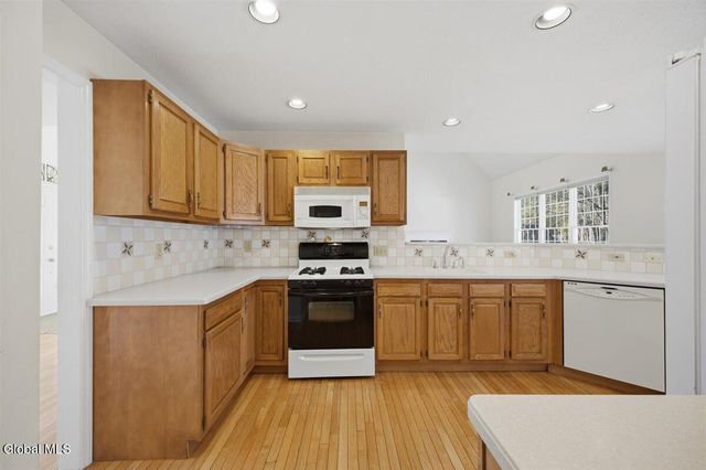 16 Coventry Drive, Clifton Park, NY 12065