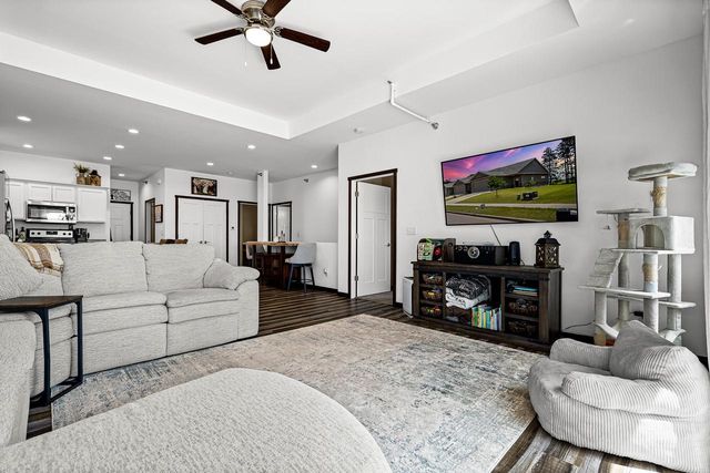 1816 Prairie PLACE, Holmen, WI 54636