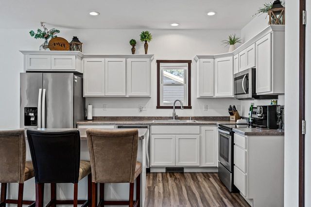 1816 Prairie PLACE, Holmen, WI 54636