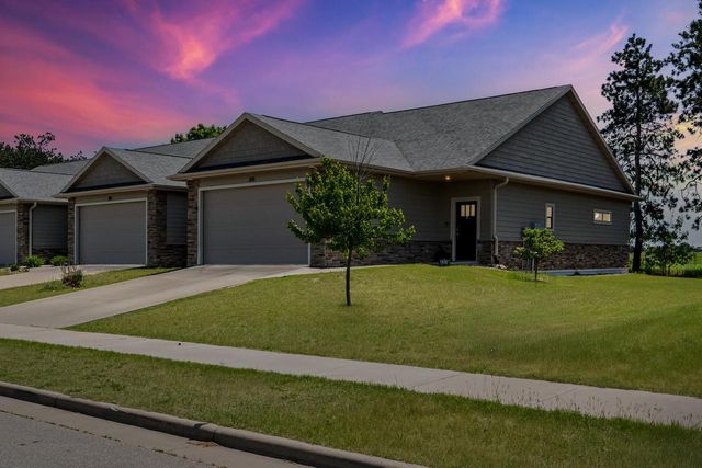 1816 Prairie PLACE, Holmen, WI 54636
