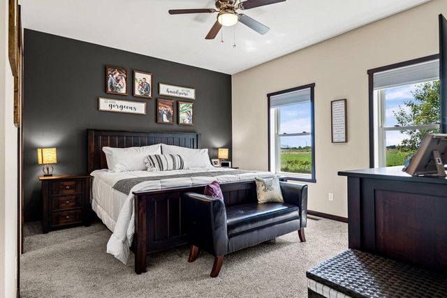 1816 Prairie PLACE, Holmen, WI 54636