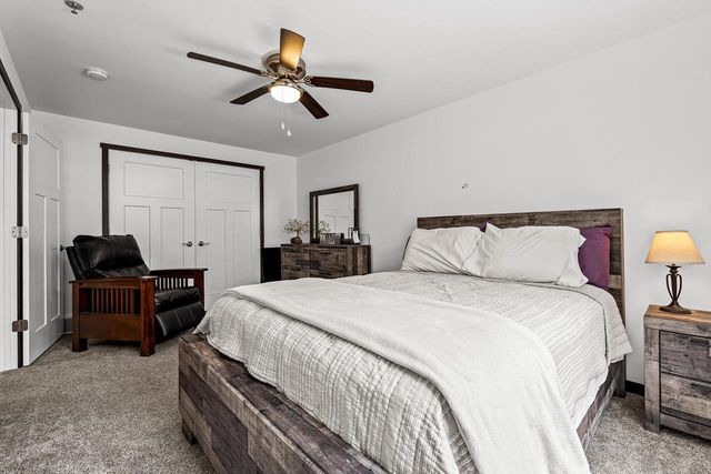 1816 Prairie PLACE, Holmen, WI 54636