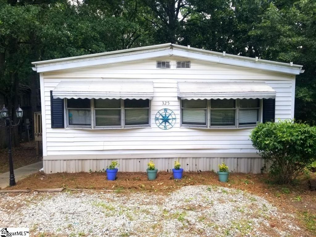 325 Lakewood Drive, Townville, SC 29689