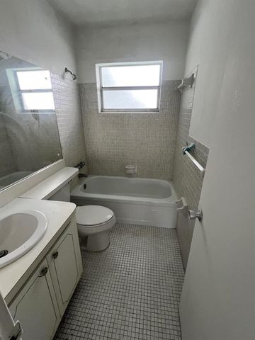 1380 NW 43rd Terrace 208, Lauderhill, FL 33313