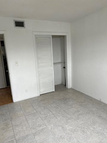 1380 NW 43rd Terrace 208, Lauderhill, FL 33313