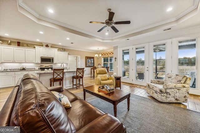 15 W Deerwood Circle, Woodbine, GA 31569