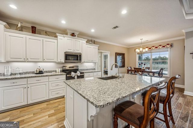 15 W Deerwood Circle, Woodbine, GA 31569