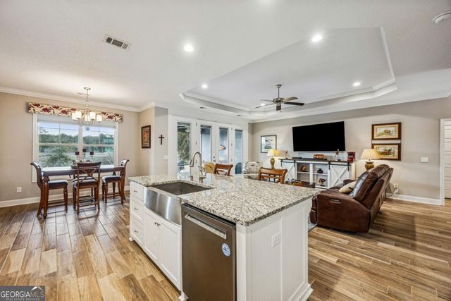 15 W Deerwood Circle, Woodbine, GA 31569