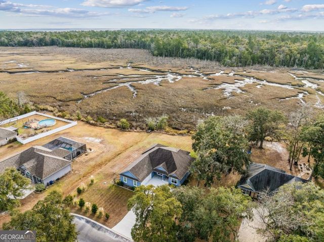 15 W Deerwood Circle, Woodbine, GA 31569