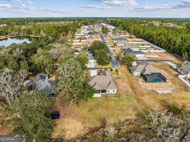 15 W Deerwood Circle, Woodbine, GA 31569