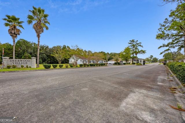 15 W Deerwood Circle, Woodbine, GA 31569