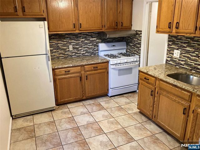 118 Doremus Avenue C, Ridgewood, NJ 07450