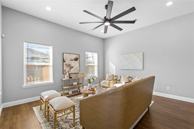 3301 Hanger Avenue, Fort Worth, TX 76105