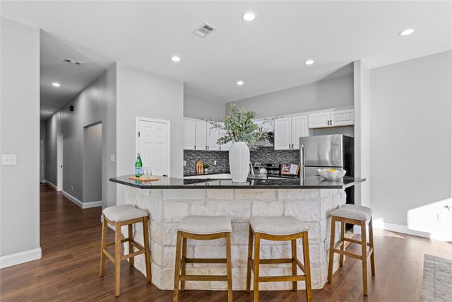 3301 Hanger Avenue, Fort Worth, TX 76105