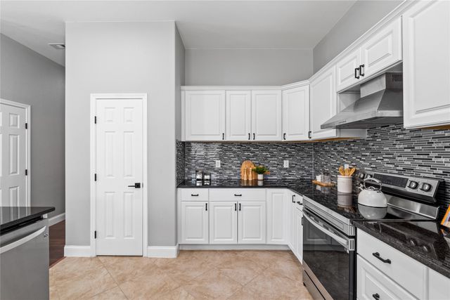 3301 Hanger Avenue, Fort Worth, TX 76105