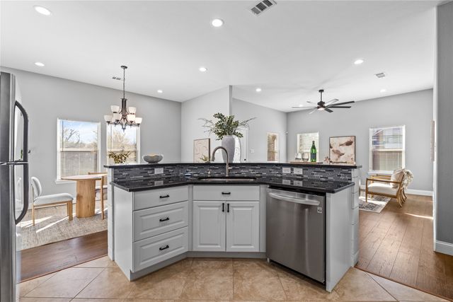 3301 Hanger Avenue, Fort Worth, TX 76105