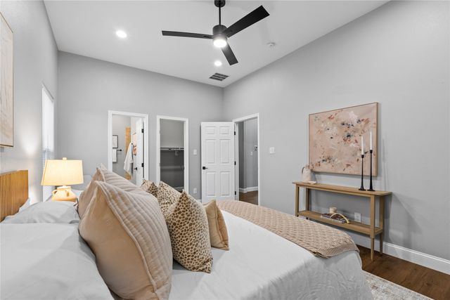 3301 Hanger Avenue, Fort Worth, TX 76105