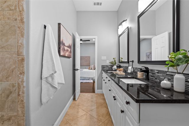 3301 Hanger Avenue, Fort Worth, TX 76105