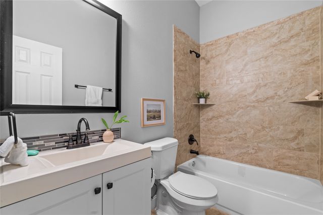 3301 Hanger Avenue, Fort Worth, TX 76105