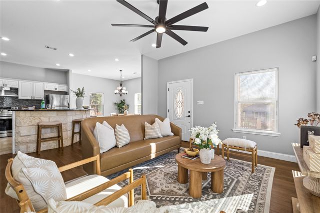 3301 Hanger Avenue, Fort Worth, TX 76105