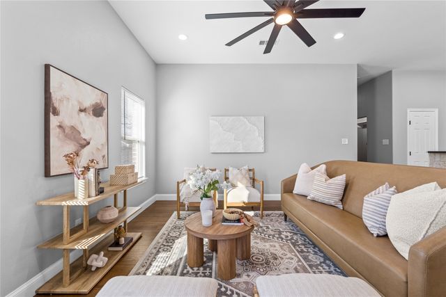 3301 Hanger Avenue, Fort Worth, TX 76105