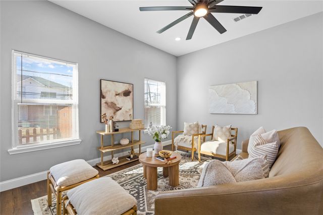 3301 Hanger Avenue, Fort Worth, TX 76105