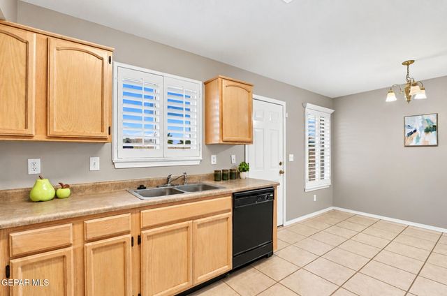 625 ESMERALDA ARMENDARIZ Avenue, El Paso, TX 79932