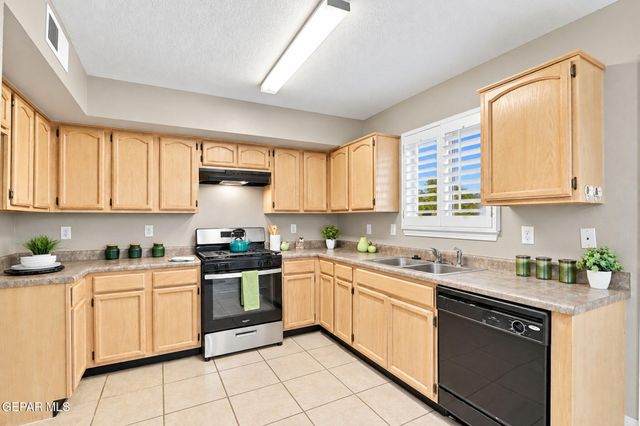 625 ESMERALDA ARMENDARIZ Avenue, El Paso, TX 79932