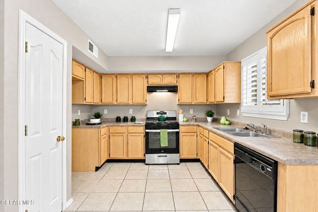 625 ESMERALDA ARMENDARIZ Avenue, El Paso, TX 79932