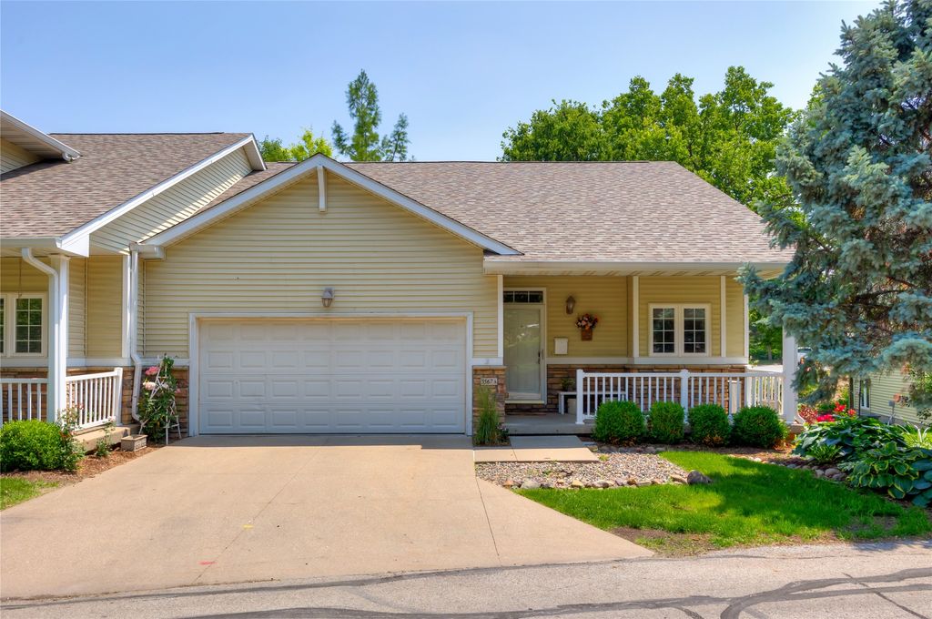 5567 Meredith Drive 3A, Des Moines, IA 50310