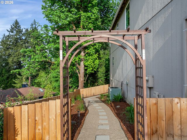 6345 CAUFIELD St, West Linn, OR 97068