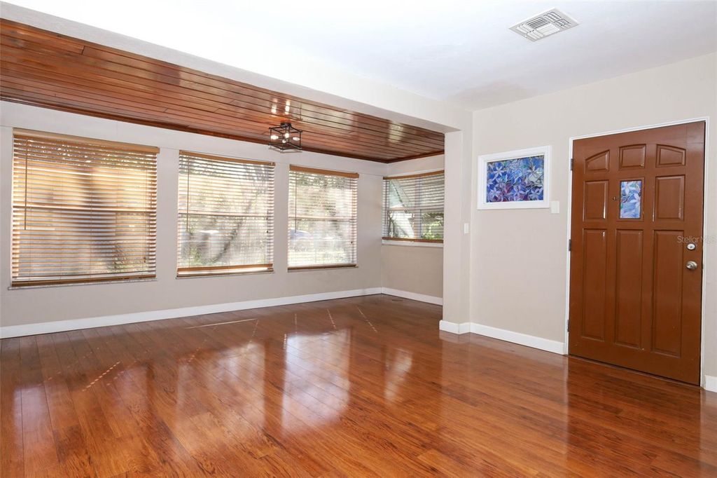 Image 4 of property listing at 2609 HOMER CIRCLE, Orlando, FL 32803