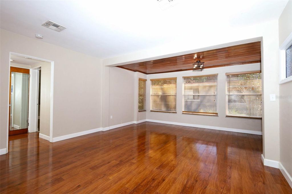 Image 5 of property listing at 2609 HOMER CIRCLE, Orlando, FL 32803