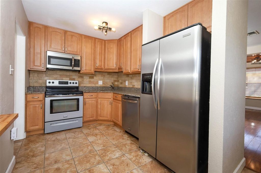 Image 8 of property listing at 2609 HOMER CIRCLE, Orlando, FL 32803