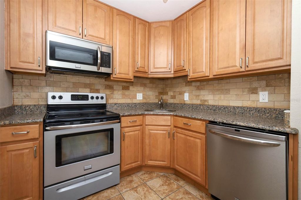 Image 9 of property listing at 2609 HOMER CIRCLE, Orlando, FL 32803