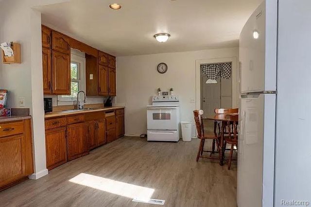 208 34th Street, Bay City, MI 48708