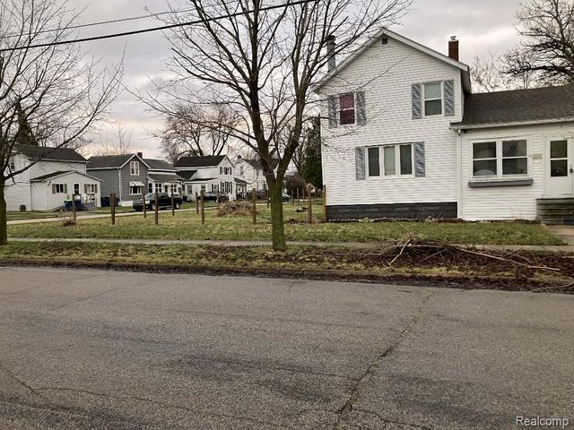 208 34th Street, Bay City, MI 48708