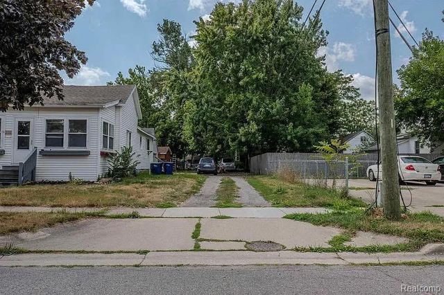 208 34th Street, Bay City, MI 48708